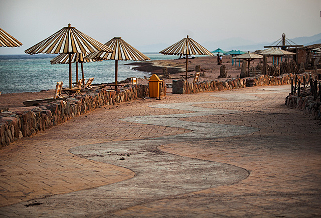 Dry of people to be seen