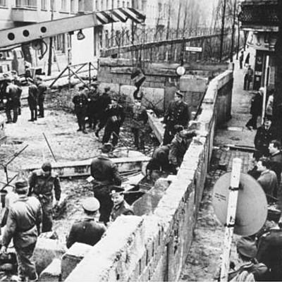 Timeline: Da construção a queda do muro de Berlim