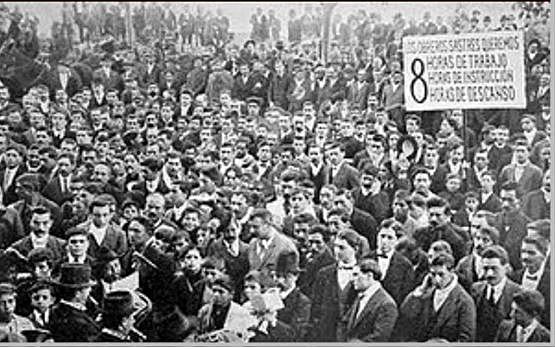 Inicio transformación legislación y relaciones laborales. Implementación de una concepción social. Se propiciaron la constitución y el fortalecimiento de los sindicatos.