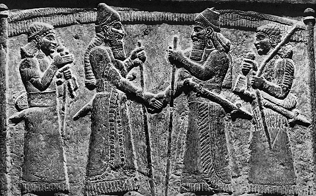 The assyrians begin to use iron weapons and chariots