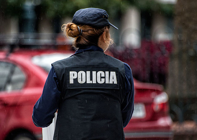 Moviles Policiales -  Circulación de móviles policiales para exhortar a la población a evitar aglomeraciones en la vía pública como forma de contribuir a la prevención de la propagación del virus.