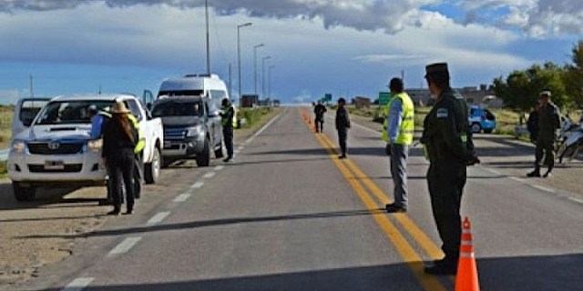 Instrumentación de operativos para el control del tránsito vehicular y de personas en rutas nacionales, desde el miércoles 1.º de abril hasta el domingo 12,