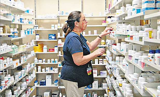 Plan elaborado por la Oficina Nacional de Servicio Civil (ONSC) y la Agesic, permite que los trabajadores colaboren en llevar los medicamentos a personas mayores que viven solas o que no lo pueden hacer por sus propios medios.