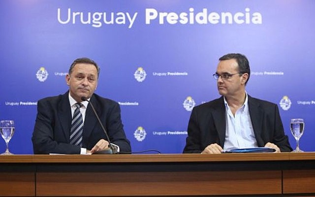 Asignación de un cupón canasta para la compra de alimentos básicos, destinado a personas sin empleo formal, menores a cargo ni cobertura social. Los beneficiarios acceden a este bono de 1.200 pesos