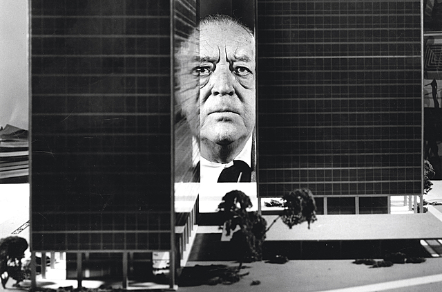 LUDWING MIES VAN DER ROHE