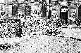Luchan entre sí en Barcelona distintas fuerzas republicanas enfrentadas a causa de la primacía de la revolución o la organización militar.