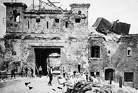 22 июня - 20 июля - Героическая оборона Брестской крепости.