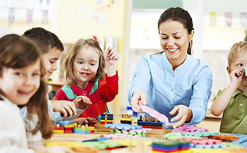 El papel del educador y la educadora Diseñar estrategias de aprendizaje, provocar desafíos,  generar innovación y ser mediadores.