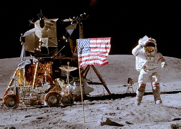 Armstrong i Aldrin trepitgen la Lluna