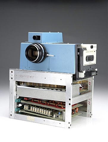 la primera cámara de fotos que registraba imágenes en una computadora