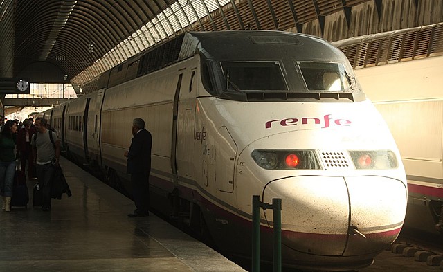 Inaugurado el primer Tren de Alta Velocidad español