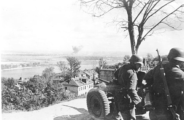 19 вересня&nbsp;– німецькі війська захопили столицю УРСР Київ.