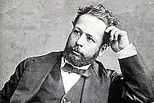 Nace Melesio Morales