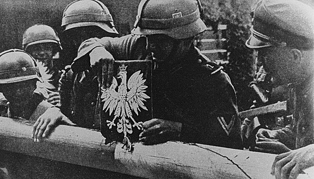 Верховна Рада СРСР проголосувала за включення Західної України до складу УРСР.