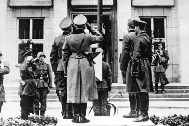 Радянські війська залишили Одесу.