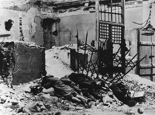 MASSACRO NEL GHETTO DI VARSAVIA