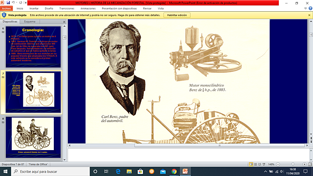 Carl Benz, padre del automóvil, junto a su motor y el triciclo