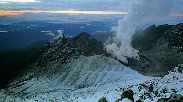 Erupciona el volcán Pichincha.