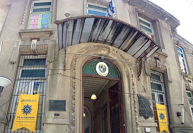 Se elaboró y aprobó el “Reglamento Interno Provisorio de Escuelas Públicas Gratuitas”