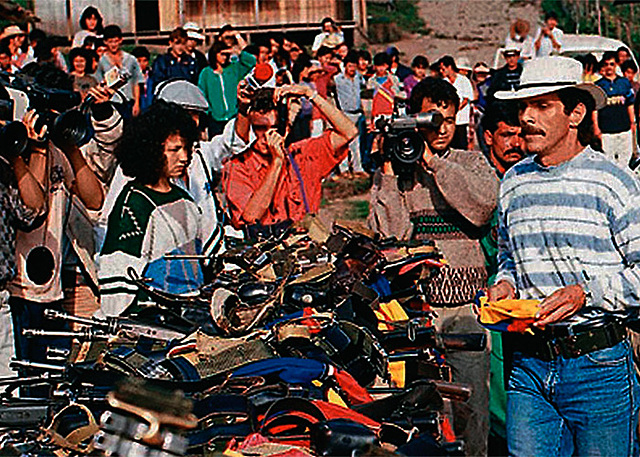 El M-19 deja las armas