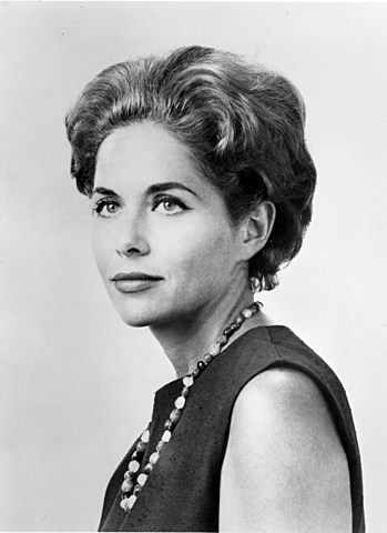 The first female anchor on a US network television evening newscast