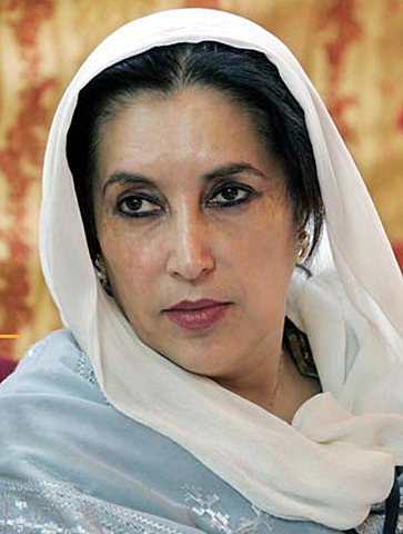 Benazir Bhutto, política