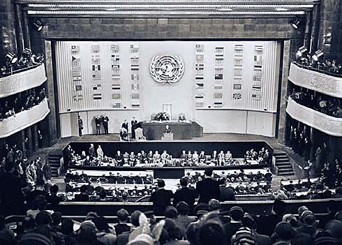 La ONU emet la Declaració Universal dels Drets Humans.