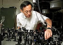 Steven Chu receives Nobel Prize