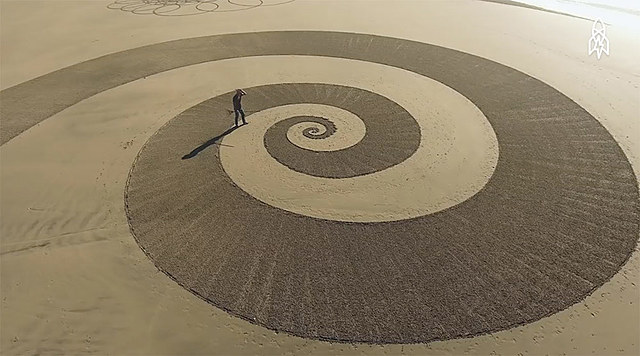 Manon Guilliez - Exposition temporaire / Jim Denevan / L'art du sable