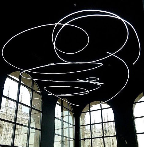 Ambiente spaziale. Struttura al neon.