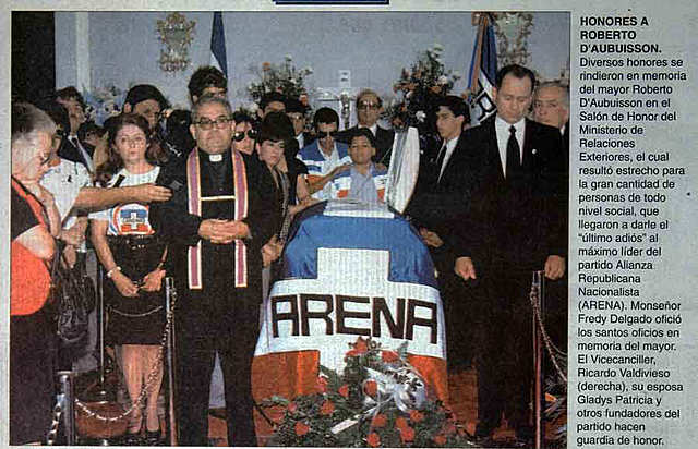 Fallece Roberto d´Aubuisson