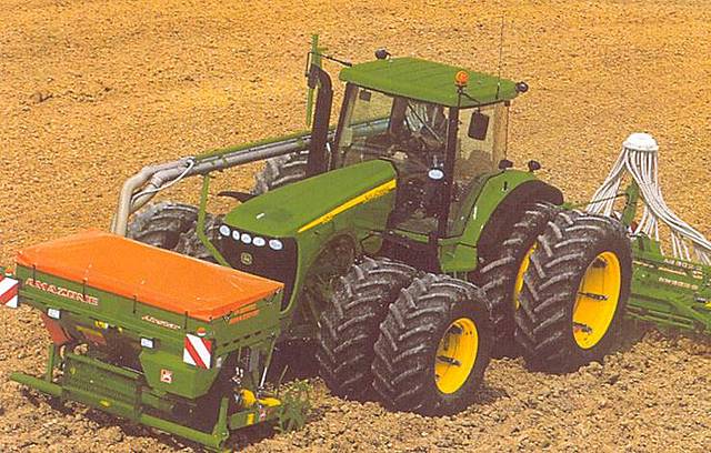 Marca: JOHN DEERE / Modelo: 8520