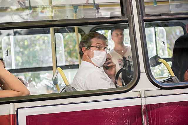 Exhortación a usar tapabocas en el transporte colectivo y los taxis, material que los usuarios tendrán disponible en cada ómnibus.