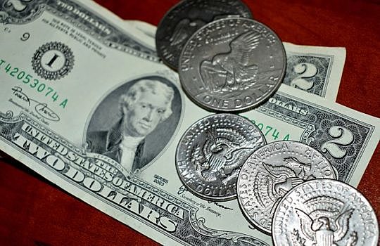 El peso se devaluó de 8.50 a 12.50