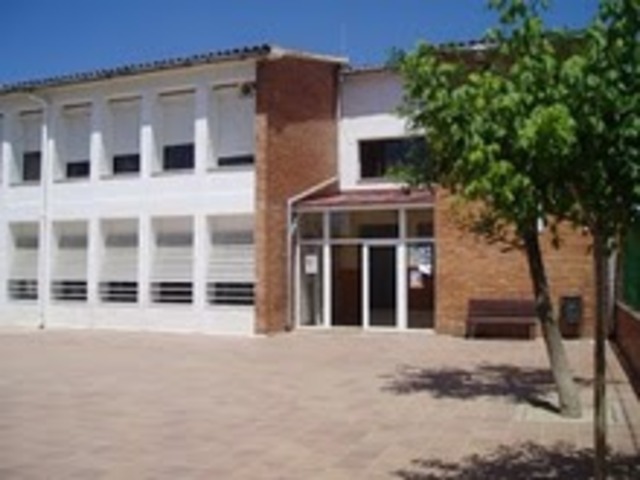 A  l'escola dels Monjos