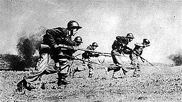 Decisiva derrota de las fuerzas republicanas en la batalla del Ebro.