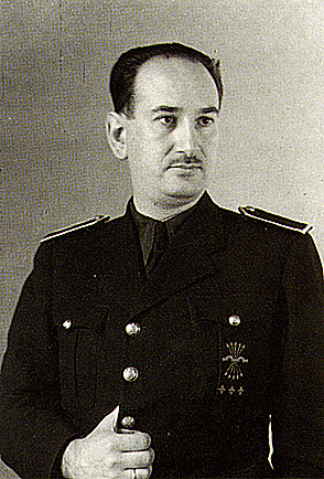 Dimisión de Arrese tras el fracaso de su proyecto constitucional.