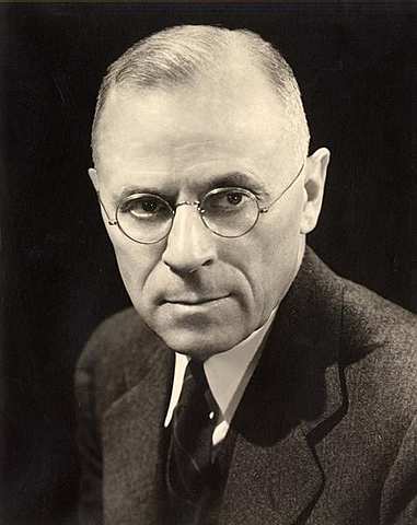 Edwin Sutherland desarrolla la teoría de la asociación diferencial