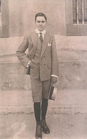 INFANCIA Y ADOLESCENCIA EN SU POESÍA