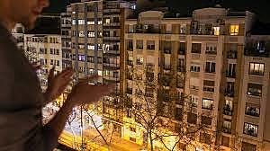 Comienzo de los aplausos sanitarios