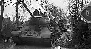 Las fuerzas soviéticas lanzan una ofensiva aplastante.