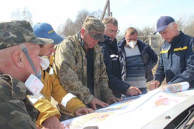 Гасіння пожеж триває