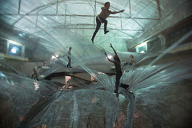 On Space Time Foam (T.Saraceno)