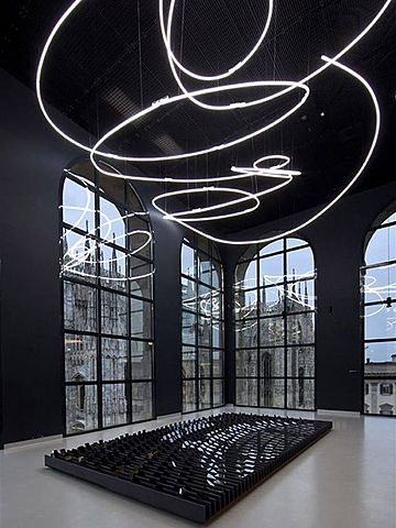 AMBIENTE SPAZIALE STRUTTURA AL NEON