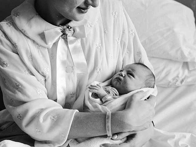 Age: 64 - (be born) Seattle, USA