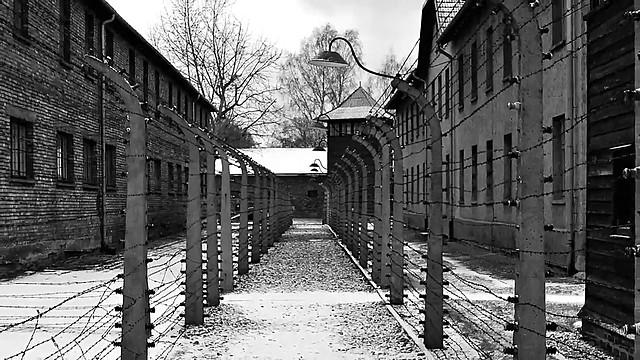 Felszámolják a koncentrációs tábort.