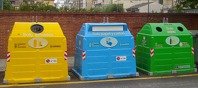 Más contenedores de reciclaje