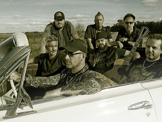 "Giras y Madrugadas"