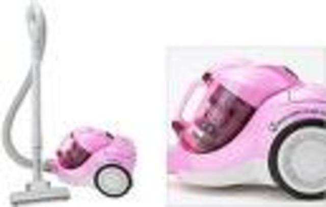 Hubert Booth invents a compact and modern vacuum cleaner.