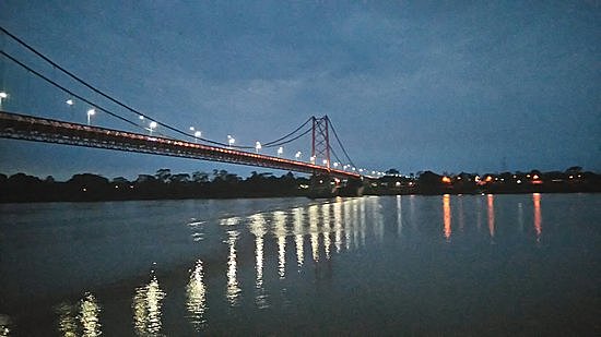 PERU. PUERTO MALDONADO. CONSTRUCCION PRIMER PUENTE COLGANTE MAS LARGO DEL PERU.